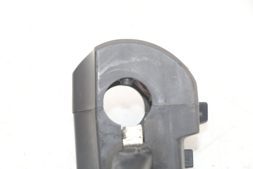 photo de COMMODO DROIT YAMAHA FJR ABS 1300 (2006 - 2012) - Points de fixation