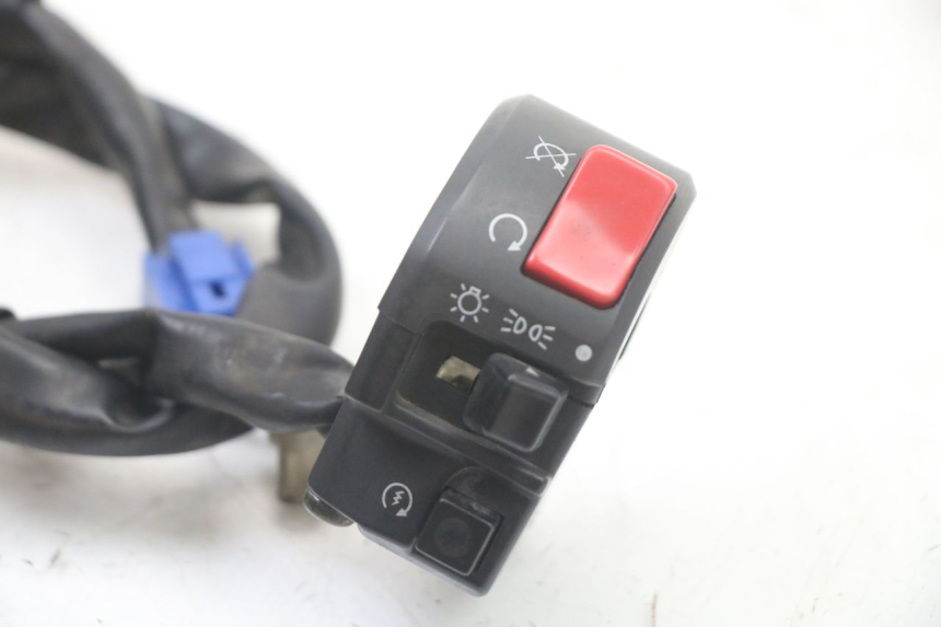 photo de COMMODO DROIT YAMAHA FZS FAZER 600 (2001 - 2003) - Détail de la pièce