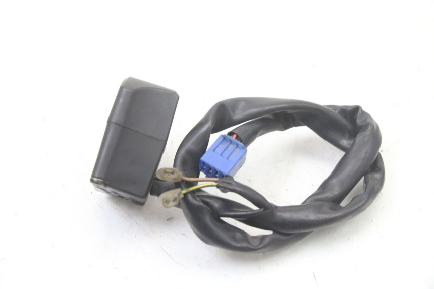 photo de COMMODO DROIT YAMAHA FZS FAZER 600 (2001 - 2003) - Gros plan technique