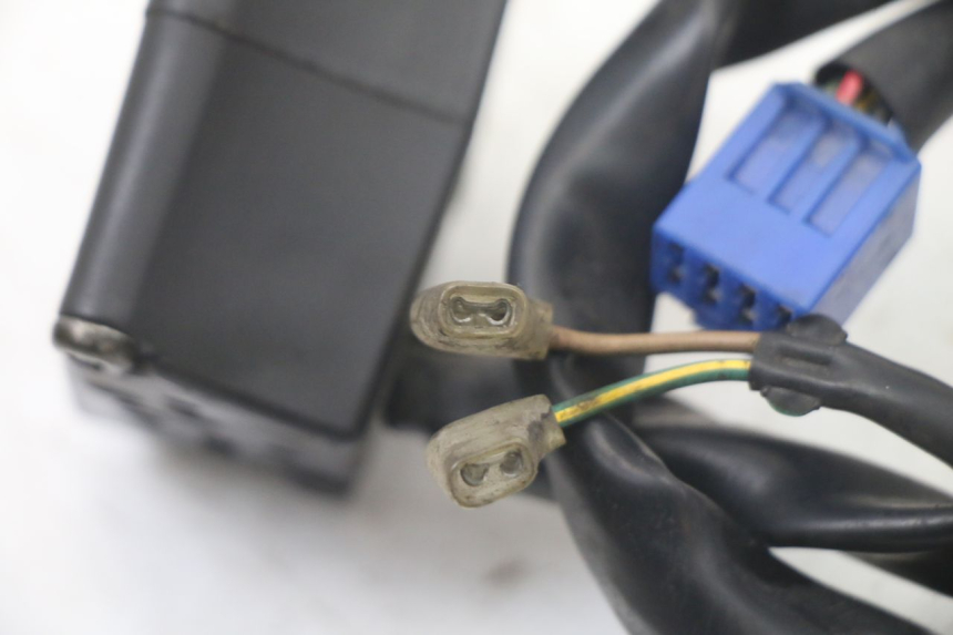 photo de COMMODO DROIT YAMAHA FZS FAZER 600 (2001 - 2003) - Vue d’ensemble