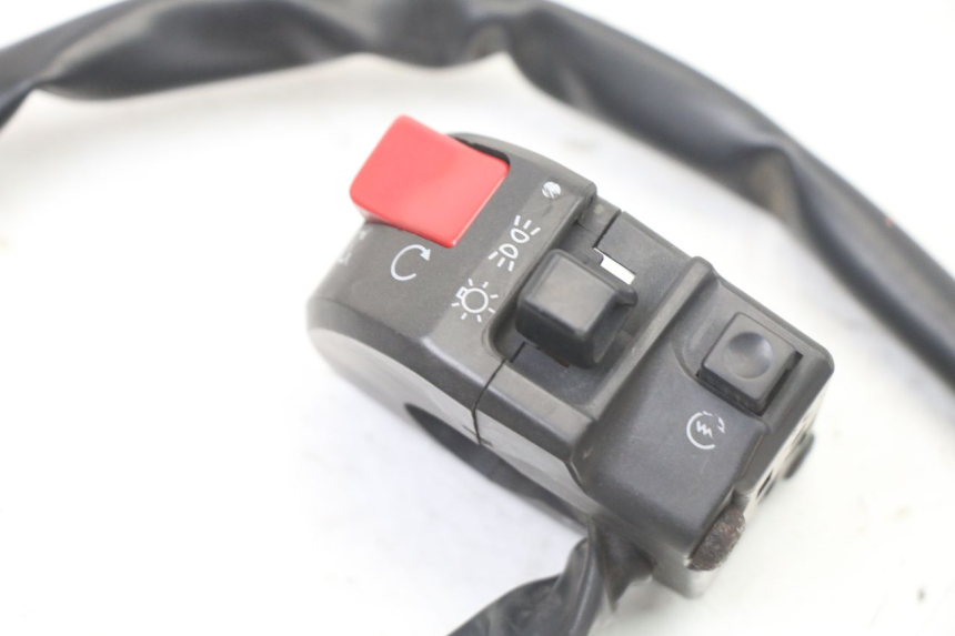 photo de COMMODO DROIT YAMAHA FZS FAZER 600 (2001 - 2003) - Détail de la pièce