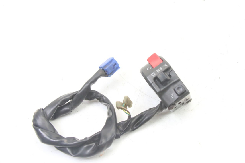 photo de COMMODO DROIT YAMAHA FZS FAZER 600 (2001 - 2003) - Zoom état d’usage