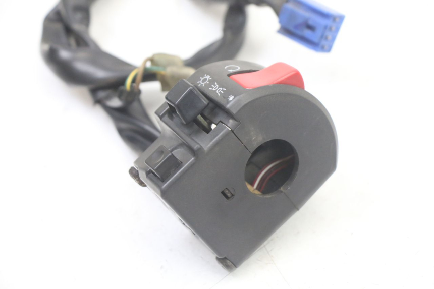 photo de COMMODO DROIT YAMAHA FZS FAZER 600 (2001 - 2003) - Autre angle de vue