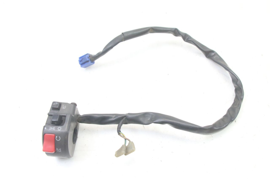 photo de COMMODO DROIT YAMAHA FZS FAZER 600 (2001 - 2003) - Gros plan technique