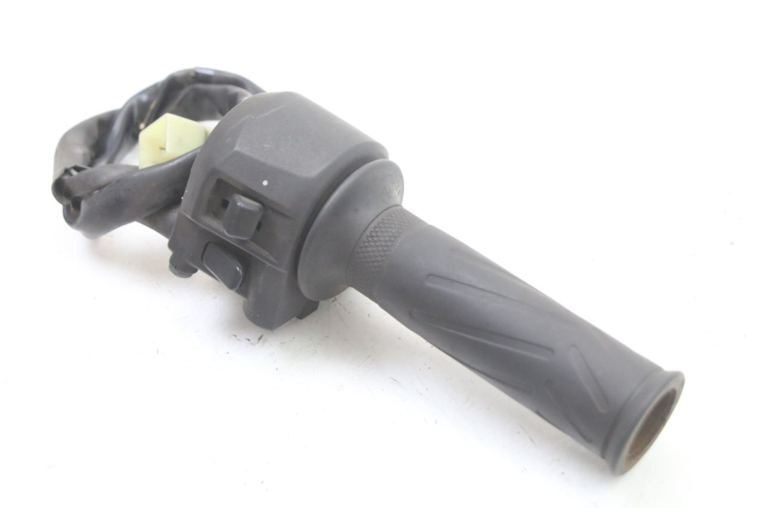 photo de COMMODO DROIT YAMAHA X-MAX XMAX ABS 250 (2010 - 2014) - Zoom état d’usage