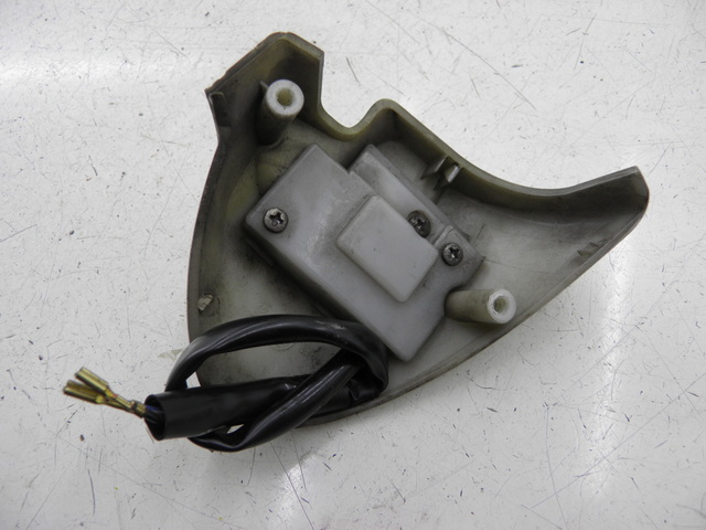 photo de COMMODO DROIT YAMAHA YN NEO'S 50 (1997 - 2004) - Détail de la pièce