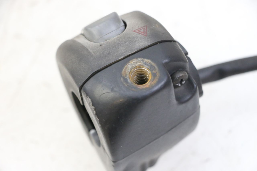 photo de COMMODO DROIT YAMAHA YP MAJESTY 125 (2007 - 2010) - Gros plan technique