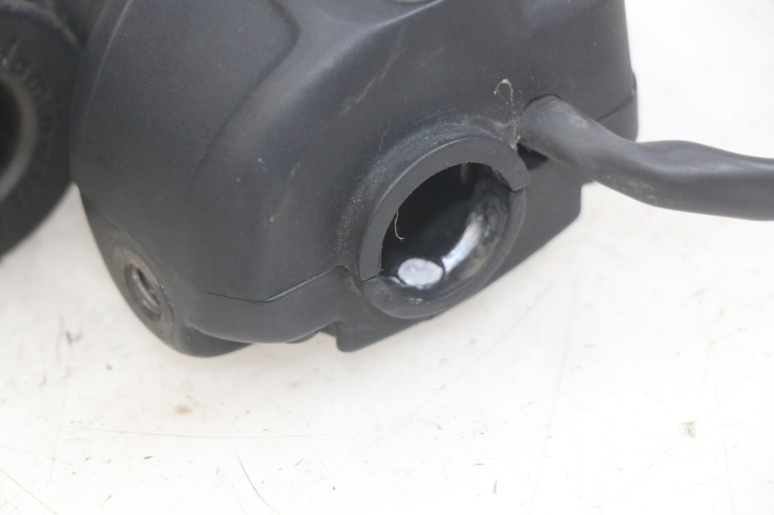 photo de COMMODO DROIT YAMAHA YP MAJESTY 125 (1998 - 2001) - Autre angle de vue