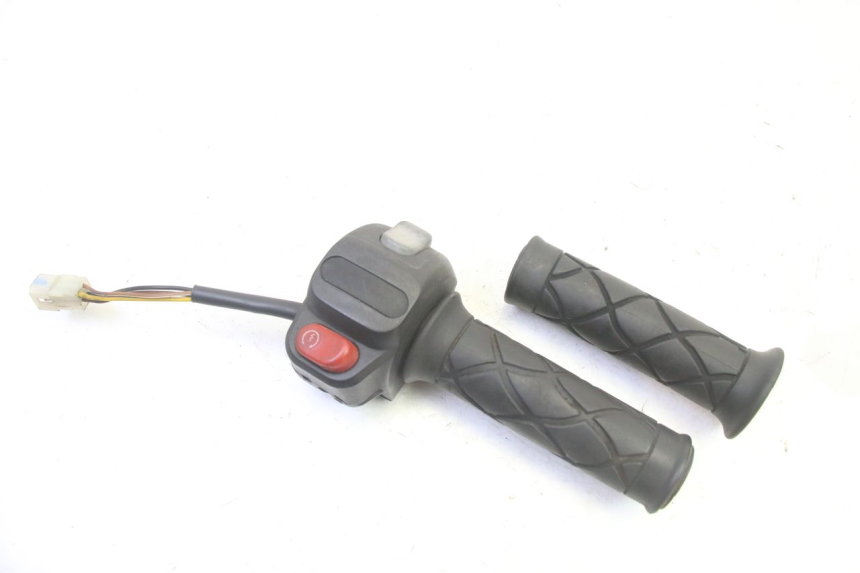 photo de COMMODO DROIT YAMAHA YP MAJESTY 125 (2007 - 2010) - Vue principale