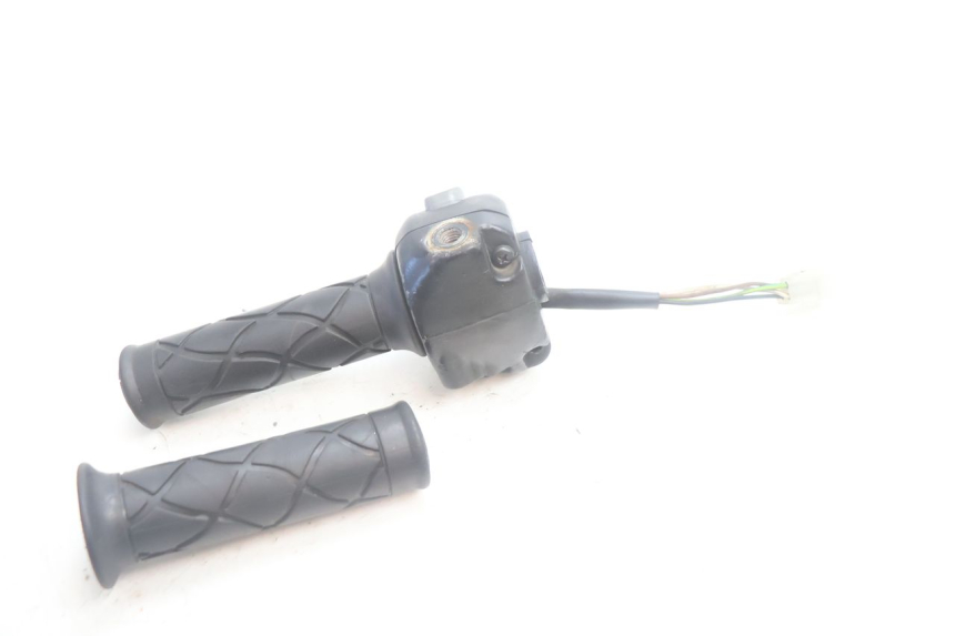photo de COMMODO DROIT YAMAHA YP MAJESTY 125 (2007 - 2010) - Vue d’ensemble