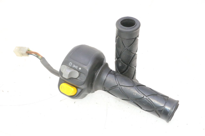 photo de COMMODO DROIT YAMAHA YP MAJESTY 125 (1998 - 2001) - Vue principale