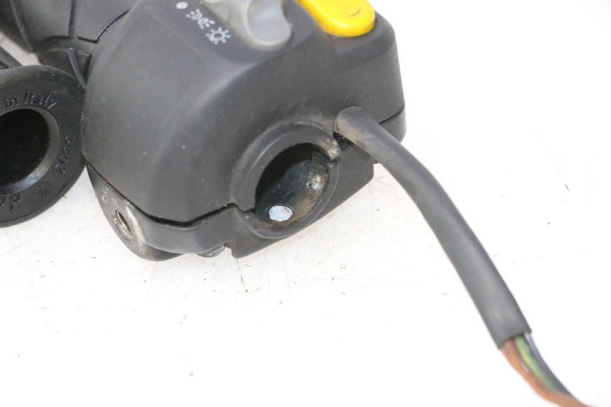 photo de COMMODO DROIT YAMAHA YP MAJESTY 125 (1998 - 2001) - Vue d’ensemble