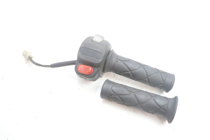 photo de COMMODO DROIT YAMAHA YP MAJESTY 125 (2002 - 2006) - Vue principale