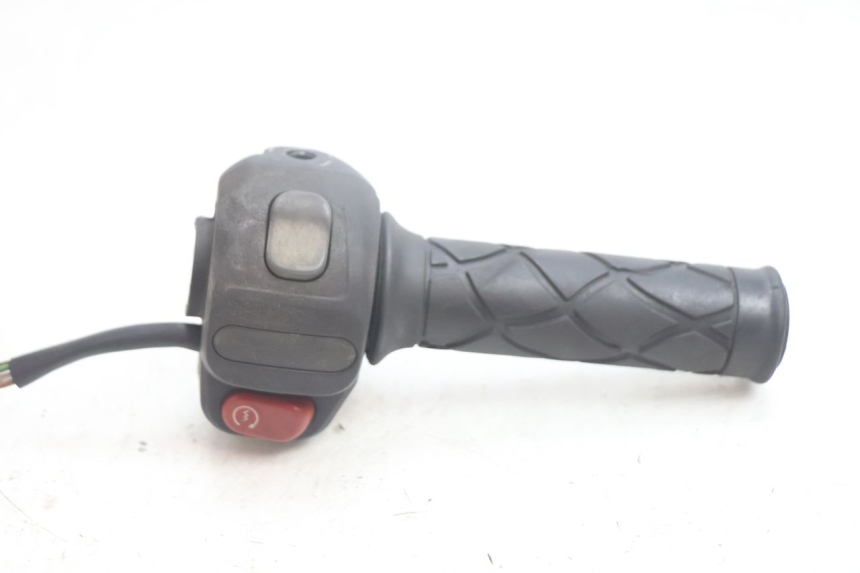 photo de COMMODO DROIT YAMAHA YP MAJESTY 125 (2002 - 2006) - Autre angle de vue