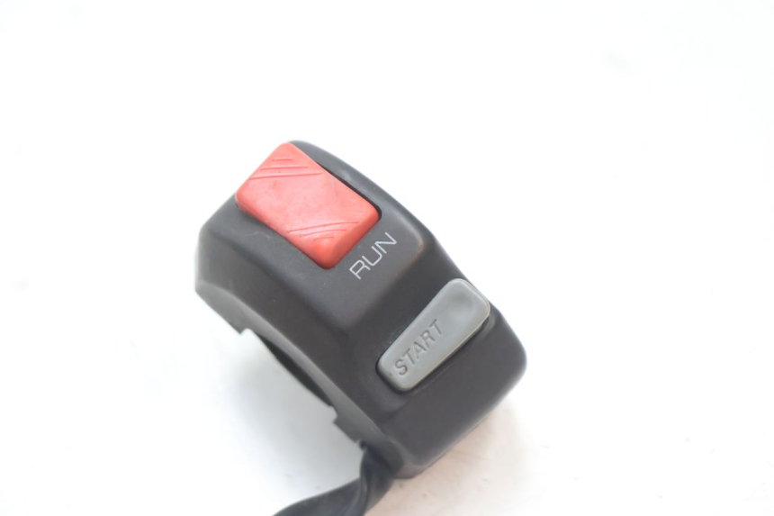photo de COMMODO DROIT YAMAHA YZF R GENESIS 750 (1993 - 1998) - Détail de la pièce