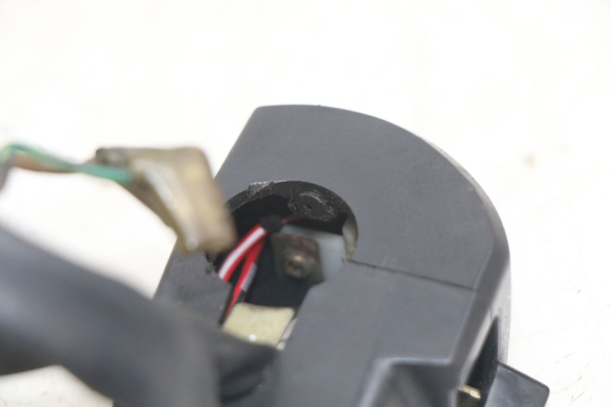 photo de COMMODO DROIT YAMAHA YZF R THUNDERCAT 600 (1996 - 2003) - Détail de la pièce