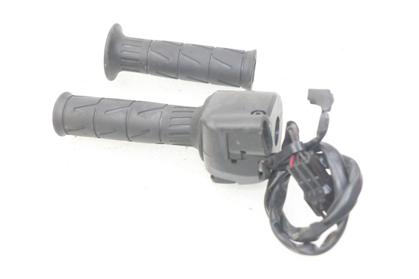 photo de COMMODO DROIT KAWASAKI Z S 750 (2003 - 2006) - Autre angle de vue