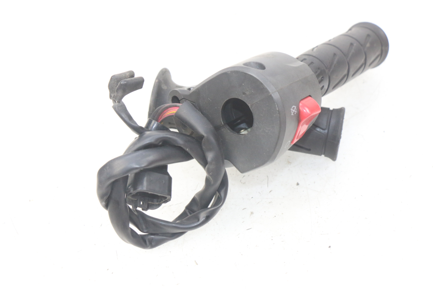 photo de COMMODO DROIT KAWASAKI Z S 750 (2003 - 2006) - Gros plan technique