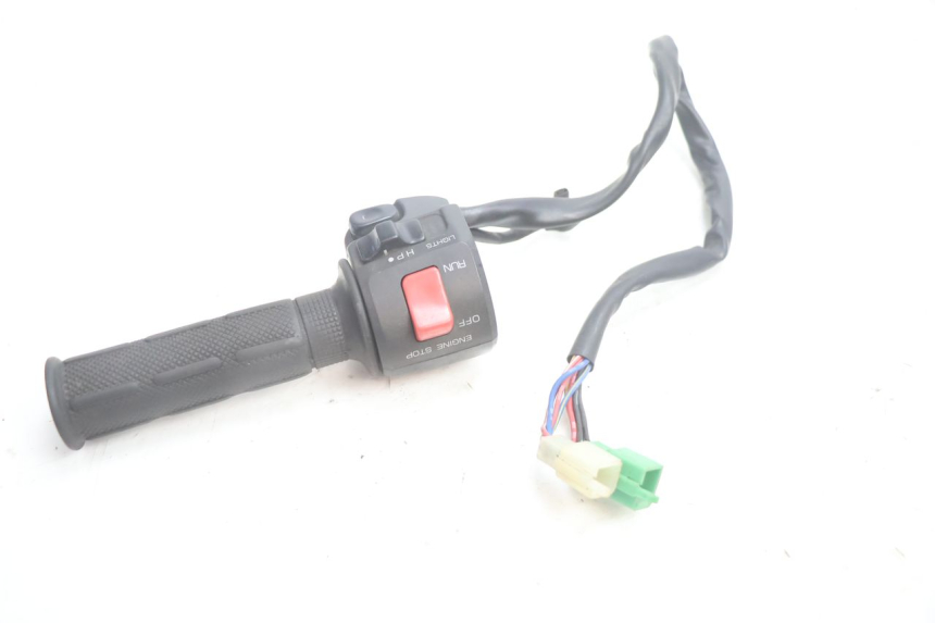 photo de COMMODO DROIT KAWASAKI ZX-6R ZX6R 600 (1995 - 1997) - Autre angle de vue