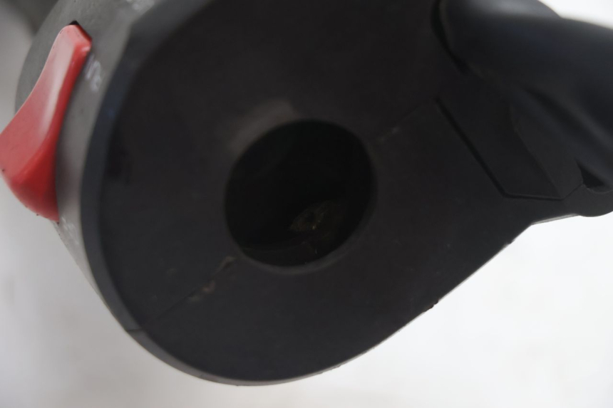 photo de COMMODO DROIT KAWASAKI ZX-6R ZX6R 600 (1995 - 1997) - Vue d’ensemble