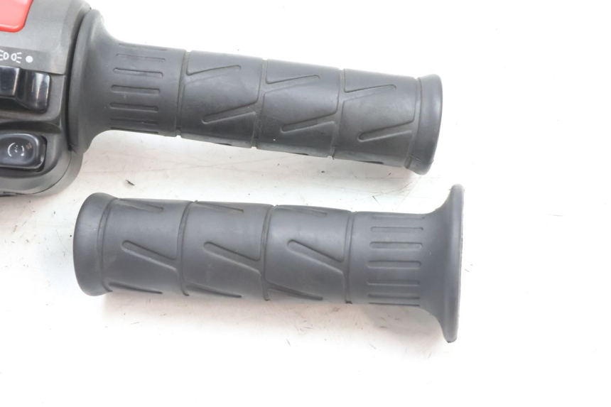 photo de COMMODO DROIT KAWASAKI ZZR 600 (1995 - 2004) - Zoom état d’usage