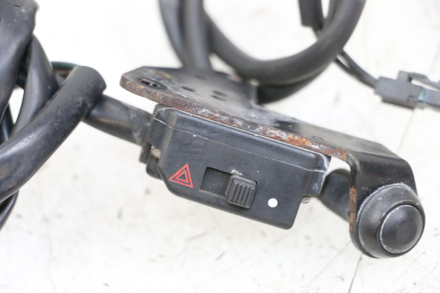 photo de COMMODO FEUX DETRESSE YAMAHA FJR ABS 1300 (2006 - 2012) - Vue d’ensemble