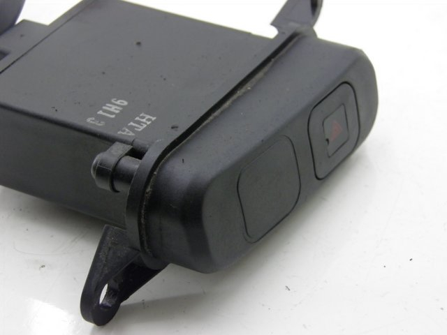 photo de COMMODO FEUX DETRESSE SYM GTS EVO 125 (2009 - 2013) - Détail de la pièce