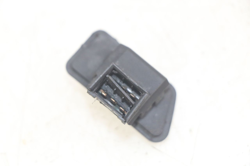 photo de COMMODO FEUX DETRESSE YAMAHA X-MAX XMAX 250 (2006 - 2009) - Zoom état d’usage