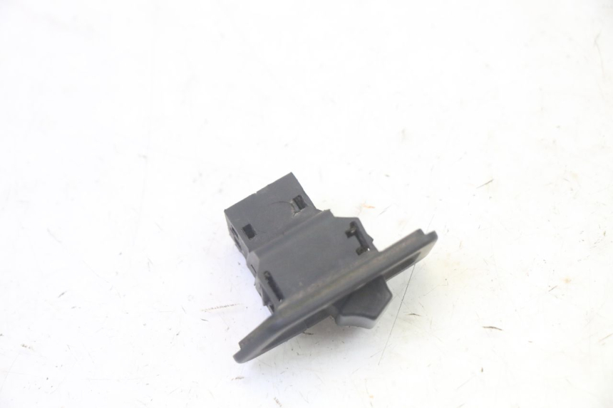 photo de COMMODO FEUX DETRESSE YAMAHA X-MAX XMAX 250 (2006 - 2009) - Détail de la pièce