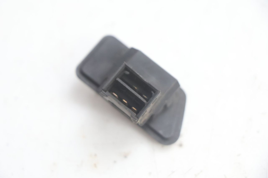 photo de COMMODO FEUX DE DETRESSE YAMAHA XMAX X-MAX 125 (2006 - 2009) - Autre angle de vue