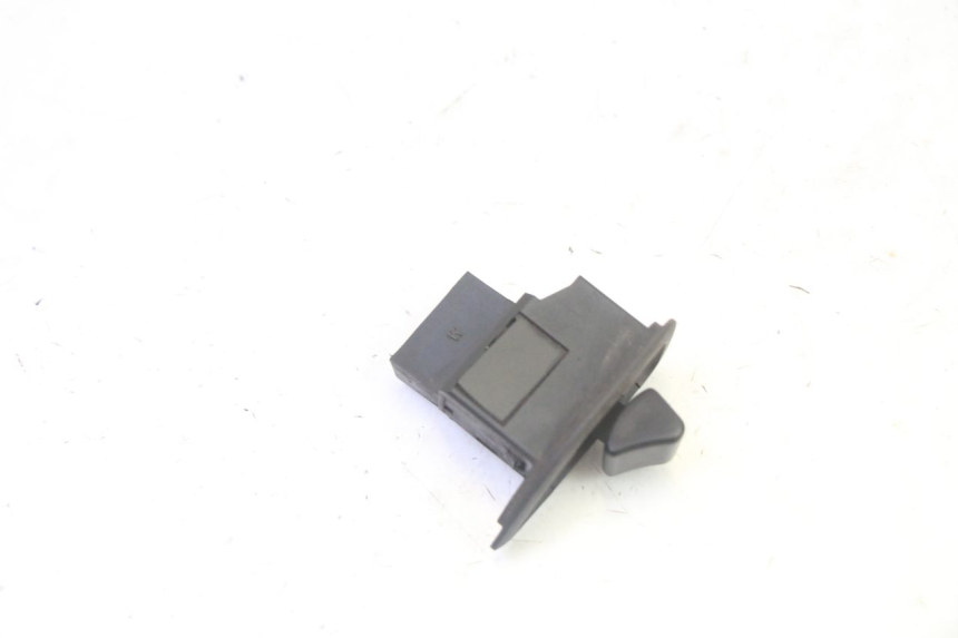 photo de COMMODO FEUX DETRESSE PIAGGIO XEVO - X EVO 125 (2007 - 2017) - Détail de la pièce