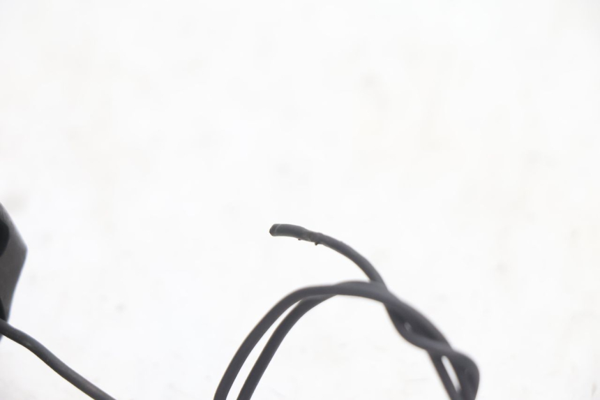 photo de COMMODO GAUCHE PEUGEOT 103 SPX CLIP 50 (1989 - 1992) - Points de fixation