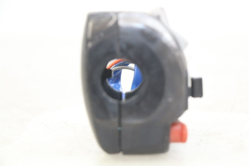 photo de COMMODO GAUCHE KYMCO AGILITY 16+ 4T 50 (2018 - 2023) - Gros plan technique