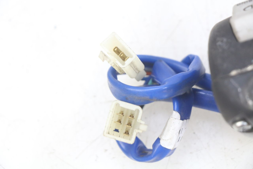 photo de COMMODO GAUCHE KYMCO AGILITY 16+ 4T 50 (2018 - 2023) - Détail de la pièce