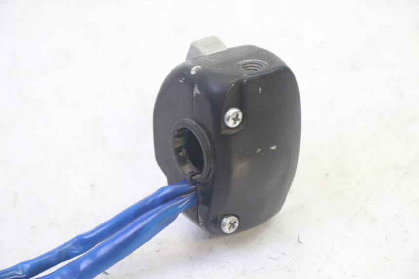 photo de COMMODO GAUCHE KYMCO AGILITY 16+ 4T 50 (2018 - 2023) - Gros plan technique