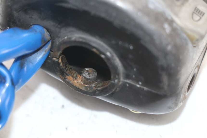 photo de COMMODO GAUCHE KYMCO AGILITY 4T 50 (2005 - 2018) - Points de fixation