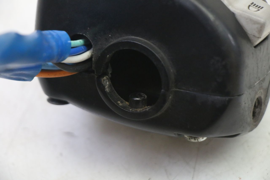 photo de COMMODO GAUCHE KYMCO AGILITY 4T 50 (2005 - 2018) - Points de fixation