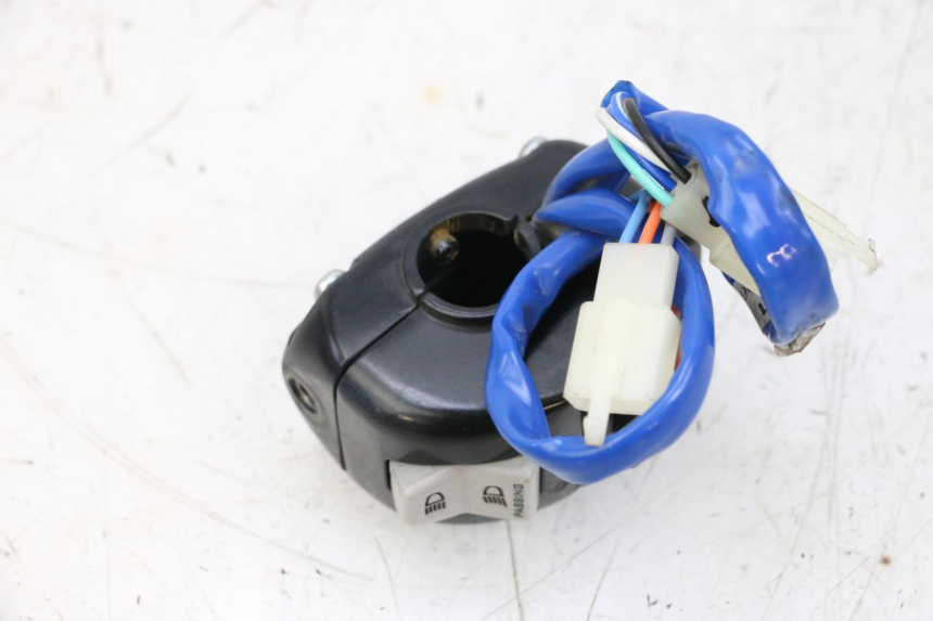 photo de COMMODO GAUCHE KYMCO AGILITY 4T 50 (2018 - 2022) - Détail de la pièce