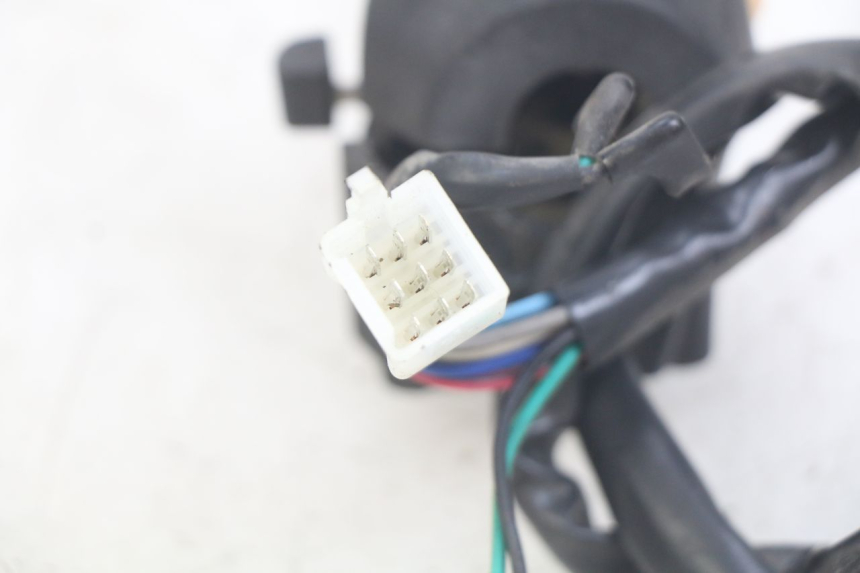 photo de COMMODO GAUCHE NECO ALEXONE 125 (2017 - 2024) - Points de fixation