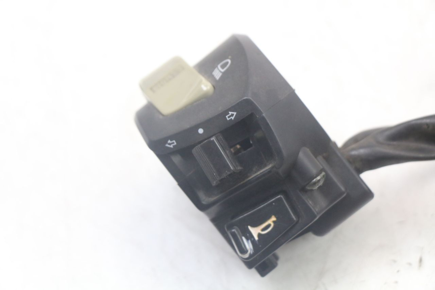 photo de COMMODO GAUCHE JONWAY AZTRAL 125 (2008 - 2017) - Détail de la pièce