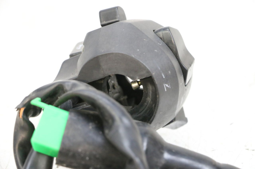 photo de COMMODO GAUCHE MAG POWER BOMBERS 4T 50 (2016 - 2026) - Gros plan technique