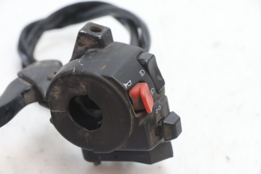 photo de COMMODO GAUCHE MBK BOOSTER SPIRIT 50 (1999 - 2003) - Détail de la pièce