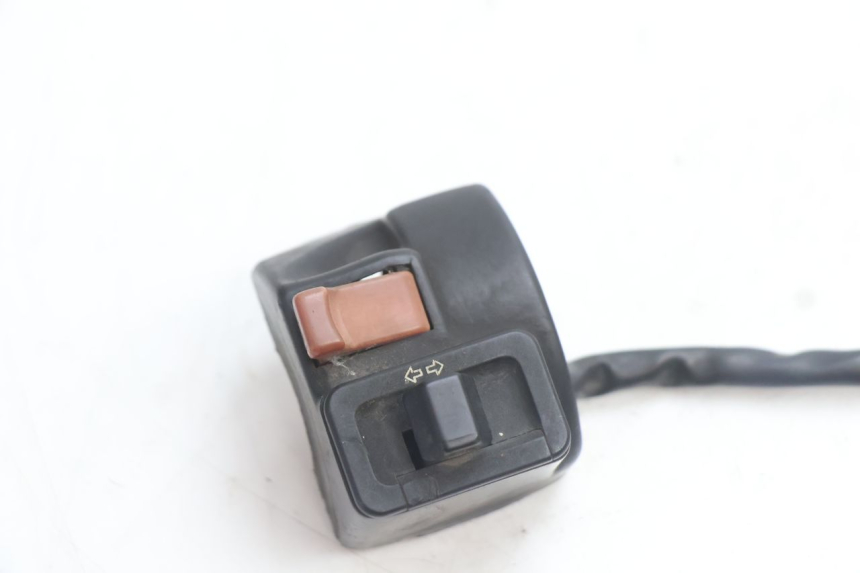 photo de COMMODO GAUCHE MBK BOOSTER SPIRIT 50 (1996 - 1999) - Détail de la pièce