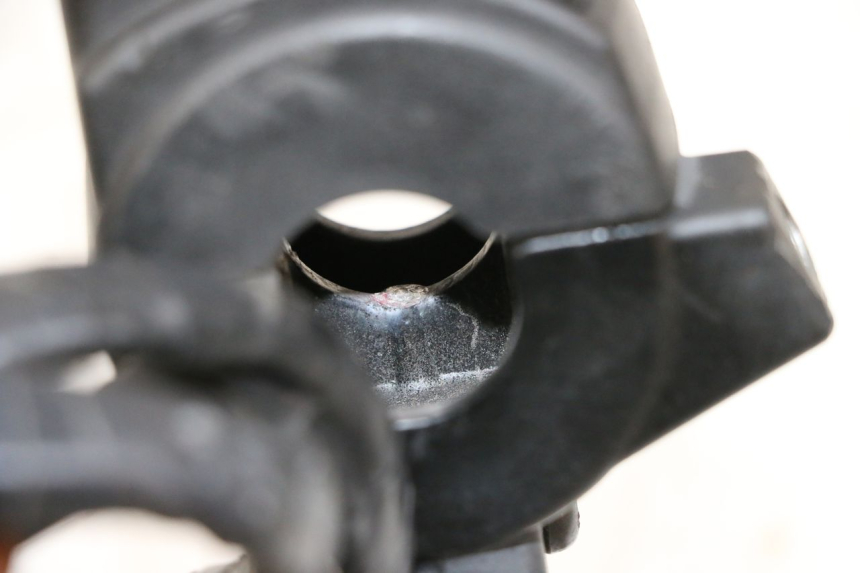 photo de COMMODO GAUCHE MBK BOOSTER SPIRIT NAKED 50 (2004 - 2017) - Détail de la pièce