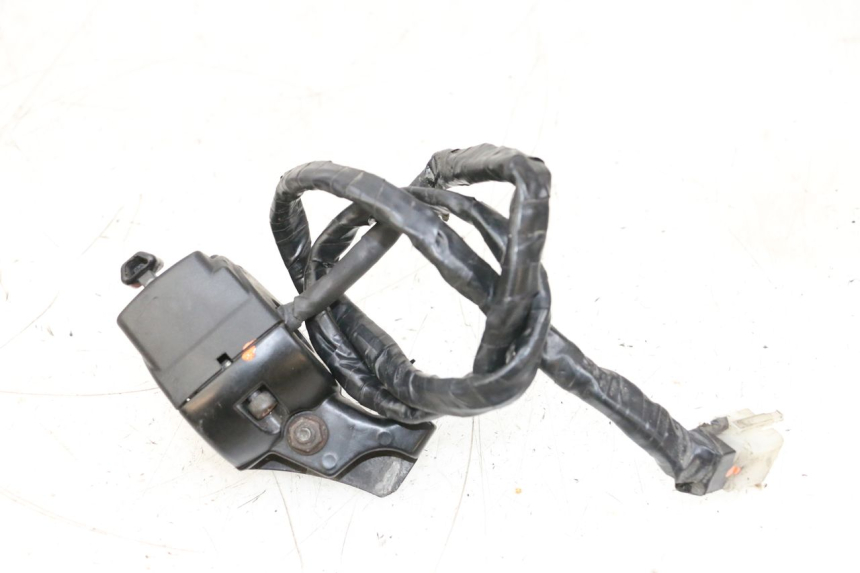 photo de COMMODO GAUCHE MBK BOOSTER SPIRIT NAKED 50 (2004 - 2017) - Gros plan technique