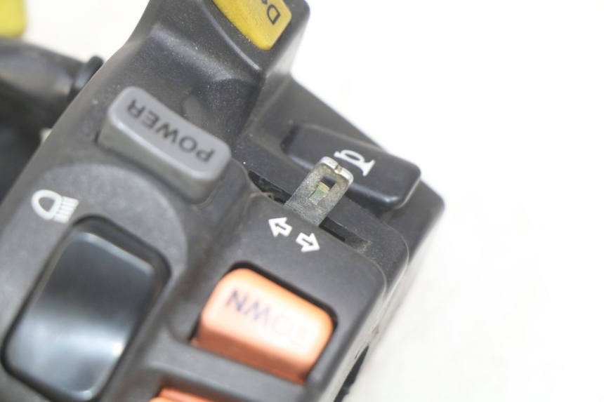 photo de COMMODO GAUCHE SUZUKI BURGMAN 650 (2002 - 2004) - État de surface