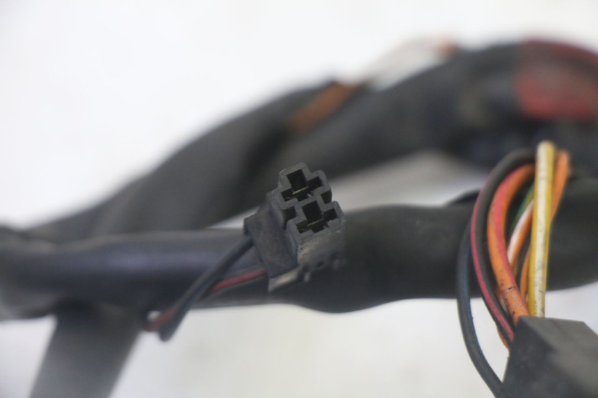 photo de COMMODO GAUCHE SUZUKI BURGMAN 125 (2007 - 2014) - Points de fixation