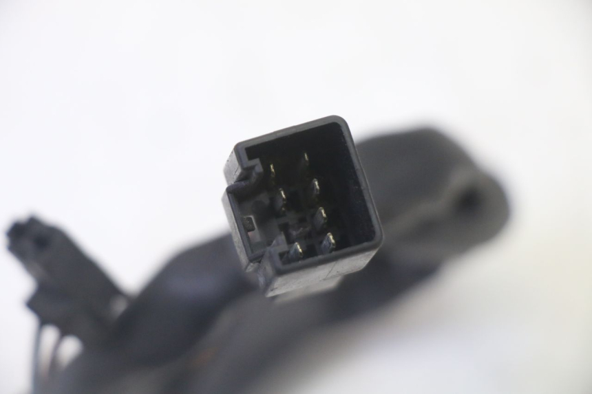 photo de COMMODO GAUCHE SUZUKI BURGMAN 125 (2007 - 2014) - État de surface