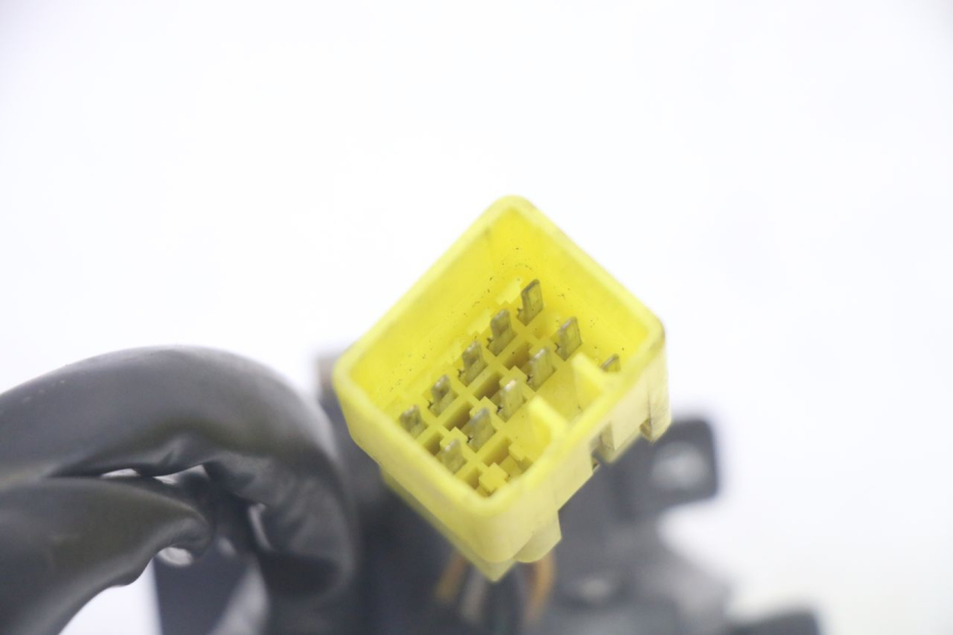 photo de COMMODO GAUCHE SUZUKI BURGMAN 125 (2007 - 2014) - Points de fixation