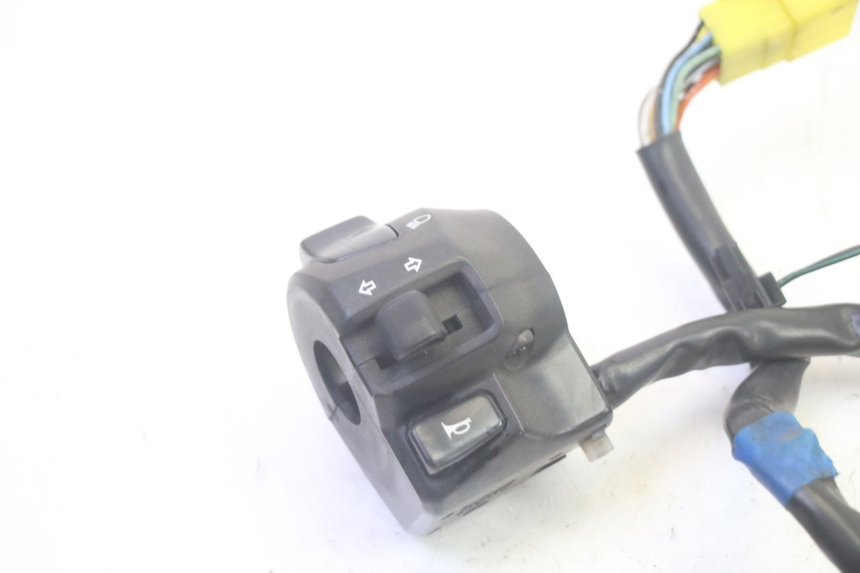 photo de COMMODO GAUCHE SUZUKI BURGMAN 125 (2007 - 2014) - Détail de la pièce